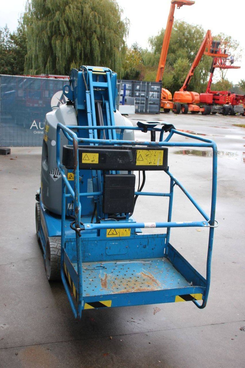 Genie GR-26J Electric Mast Lift 9.9m 2016