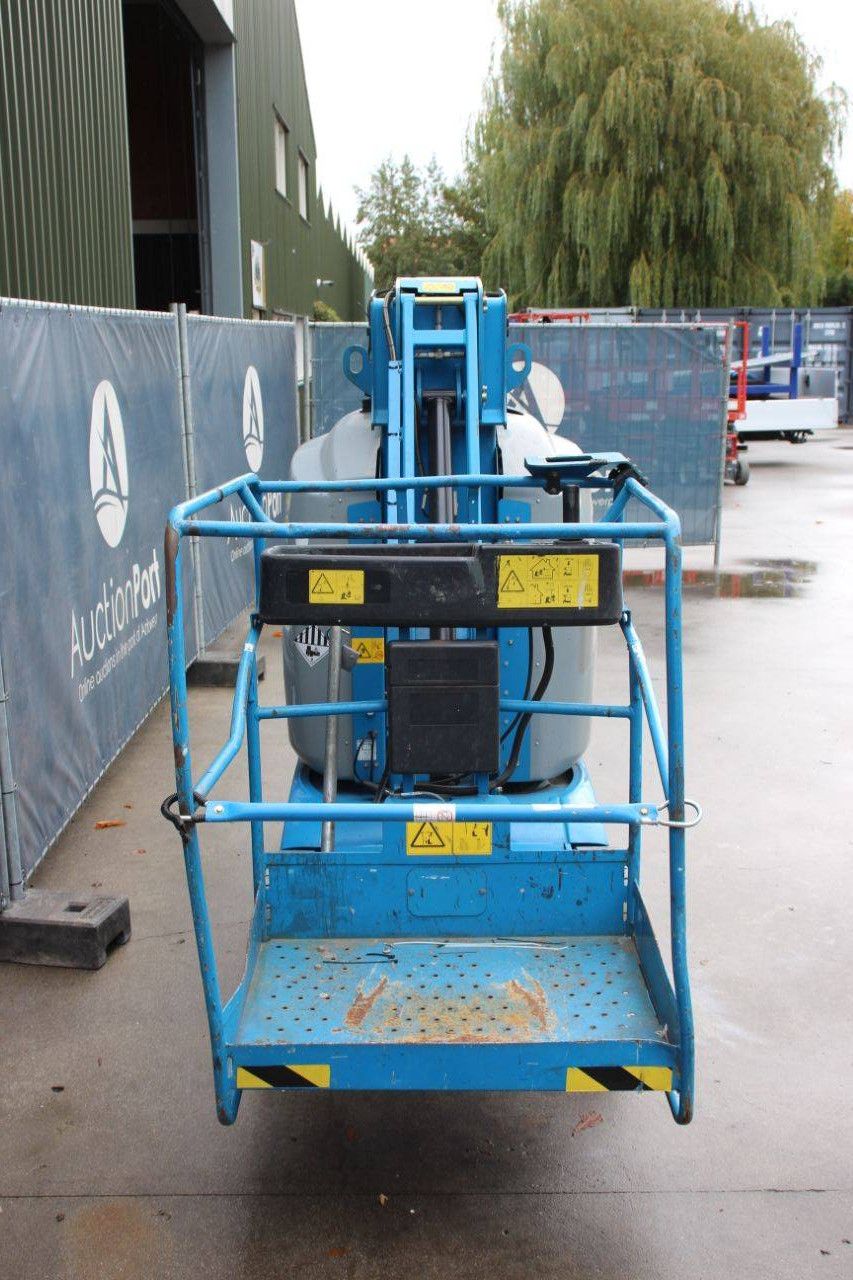 Genie GR-26J Electric Mast Lift 9.9m 2016