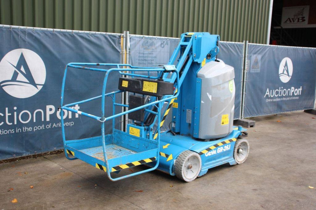 Genie GR-26J Electric Mast Lift 9.9m 2016