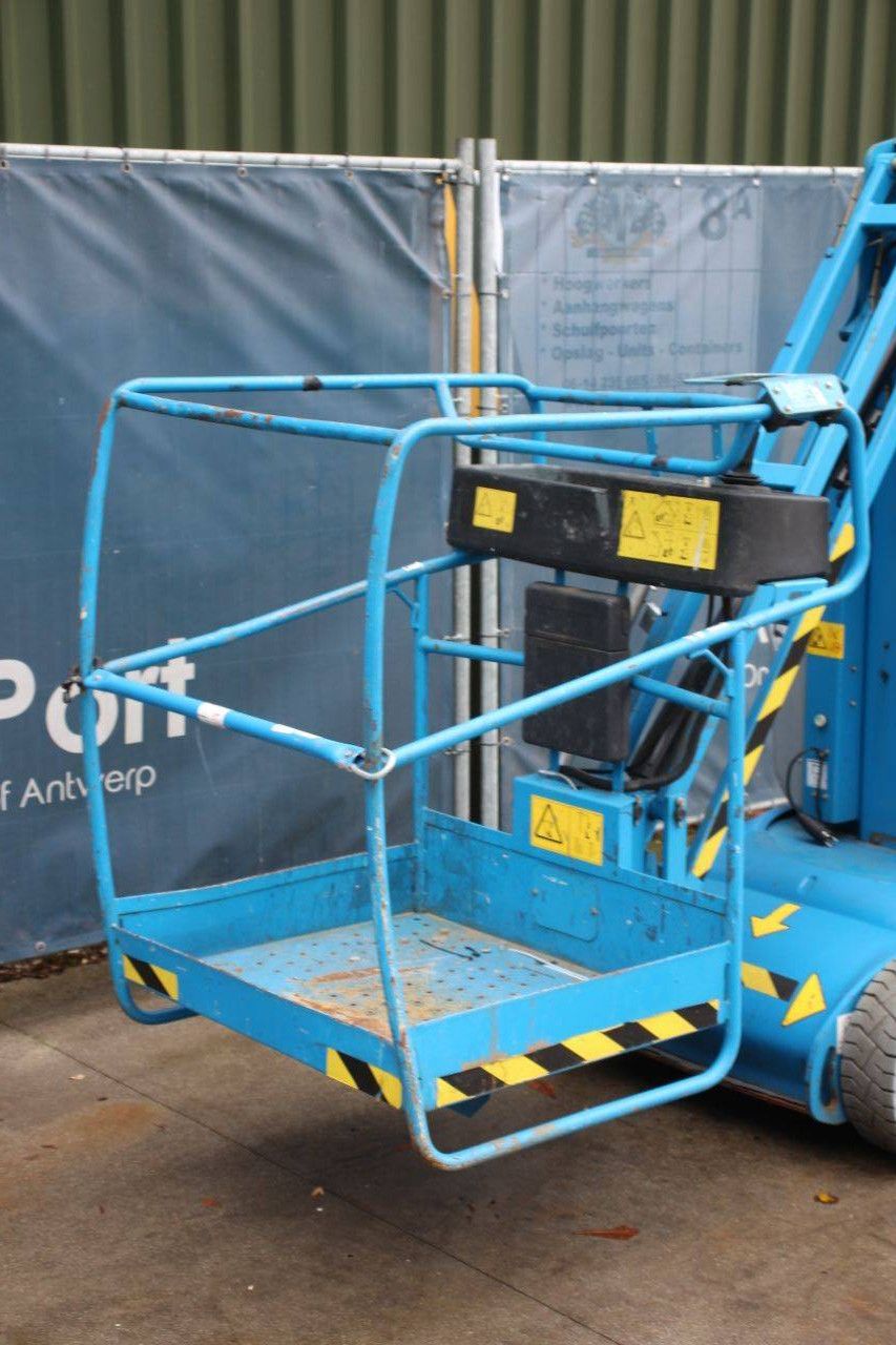 Genie GR-26J Electric Mast Lift 9.9m 2016