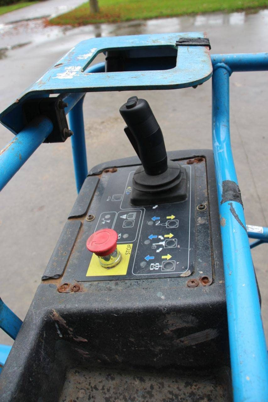 Genie GR-26J Electric Mast Lift 9.9m 2016