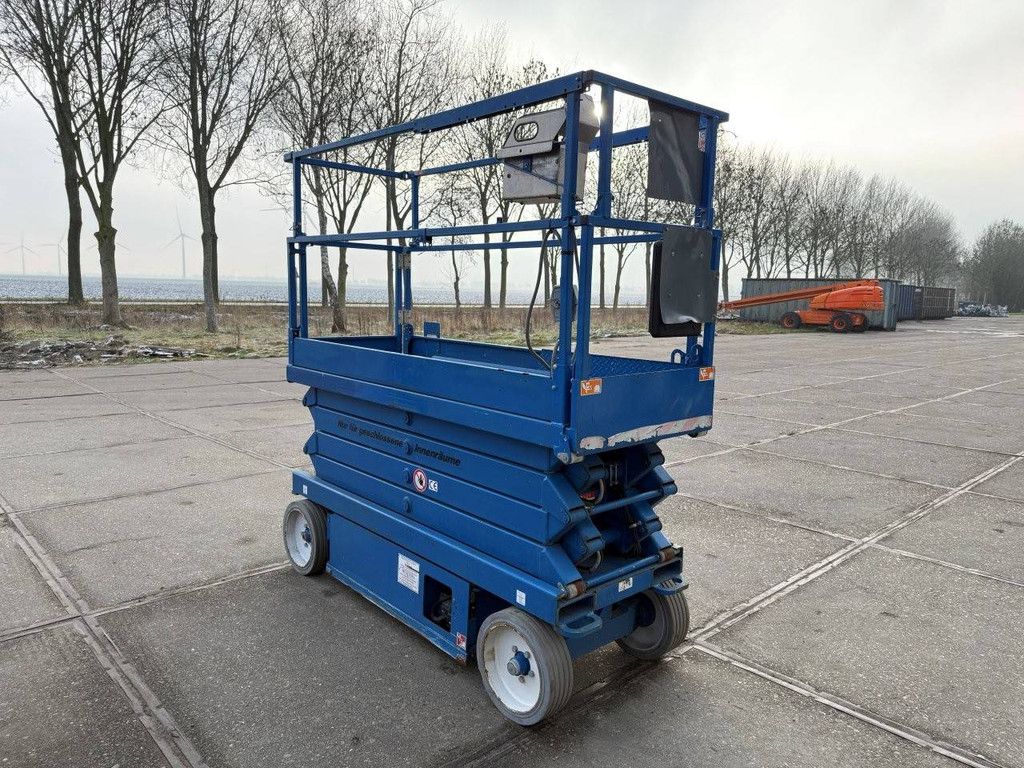 Skyjack SJIII-3226 Elektrische Scherenbühne 9,9 m 2015
