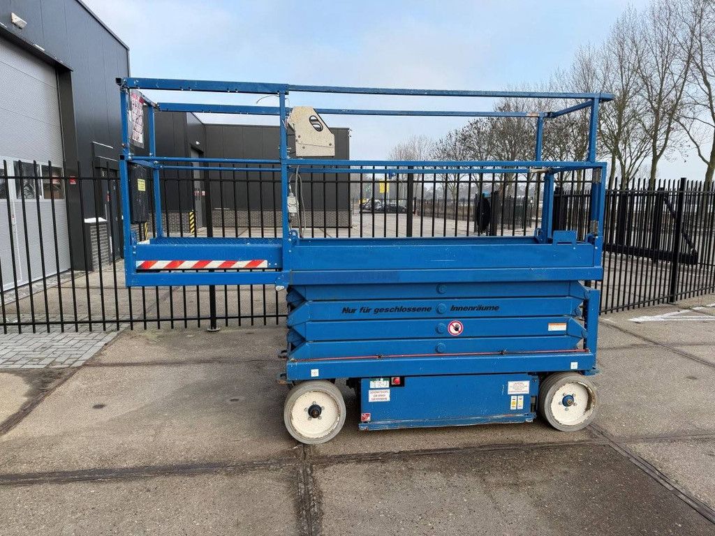 Skyjack SJIII-3226 Elektrische Scherenbühne 9,9 m 2015