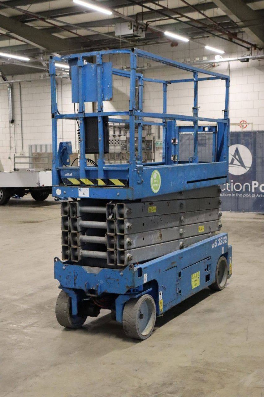 Scissor lift Genie GS-3232 Electric 11.75m 2014