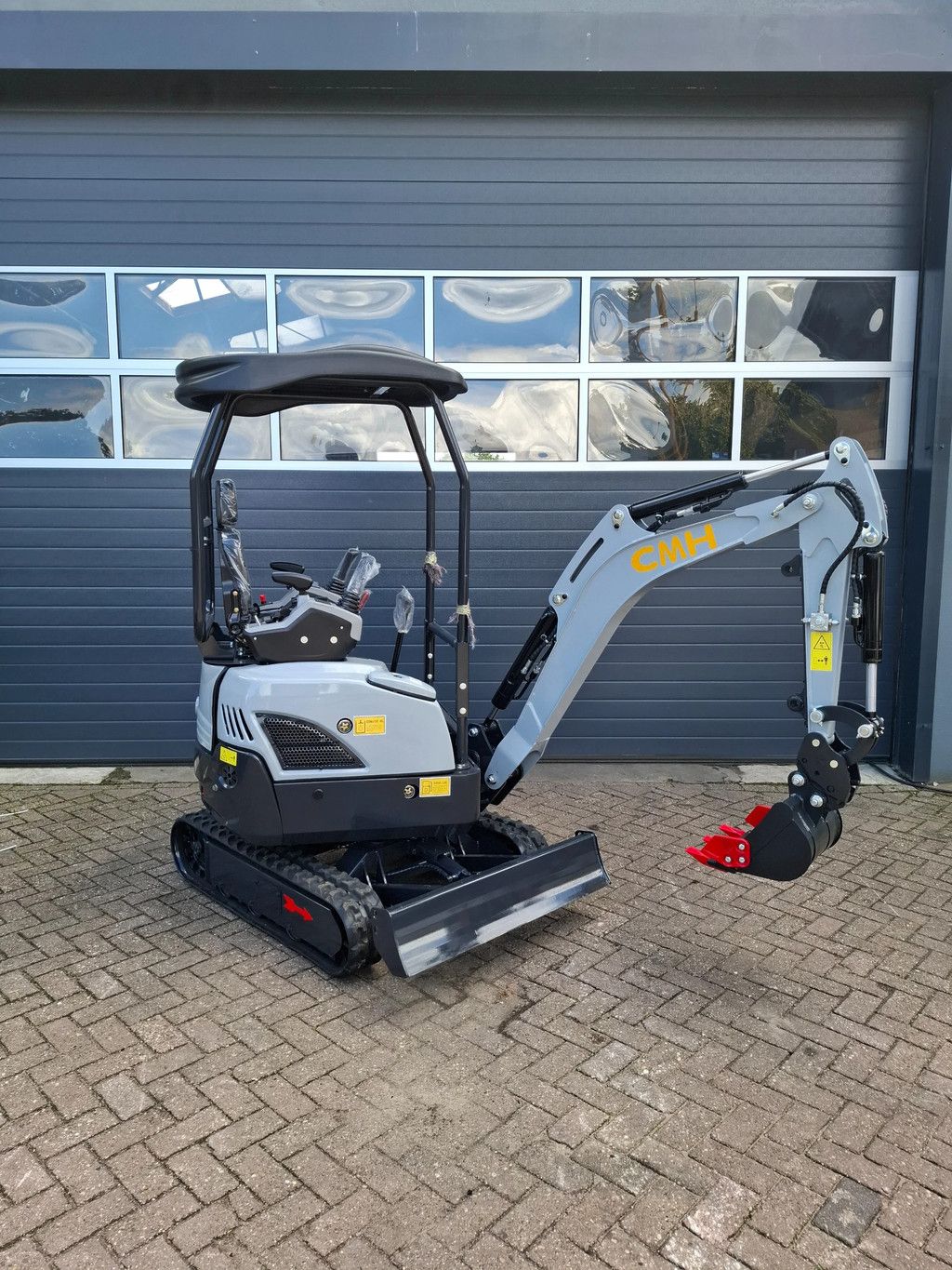 CMH F15ZSK 1.5 tons Minigraver motor kubota / koop
