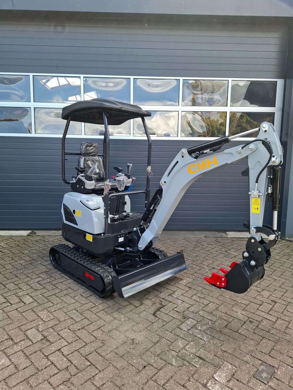 CMH F15ZSK 1.5 tons Minigraver motor kubota / koop