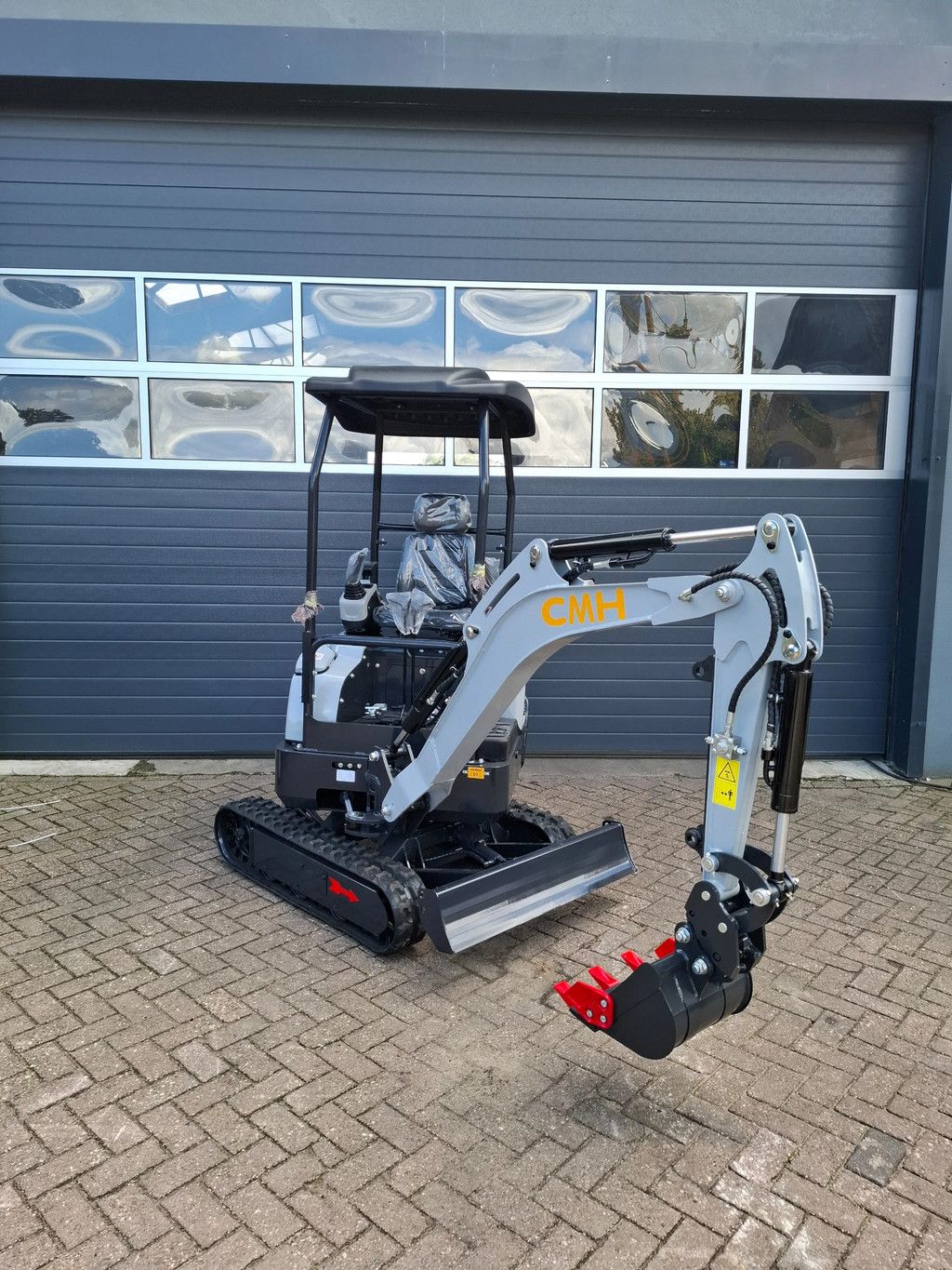CMH F15ZSK 1.5 tons Minigraver motor kubota / koop