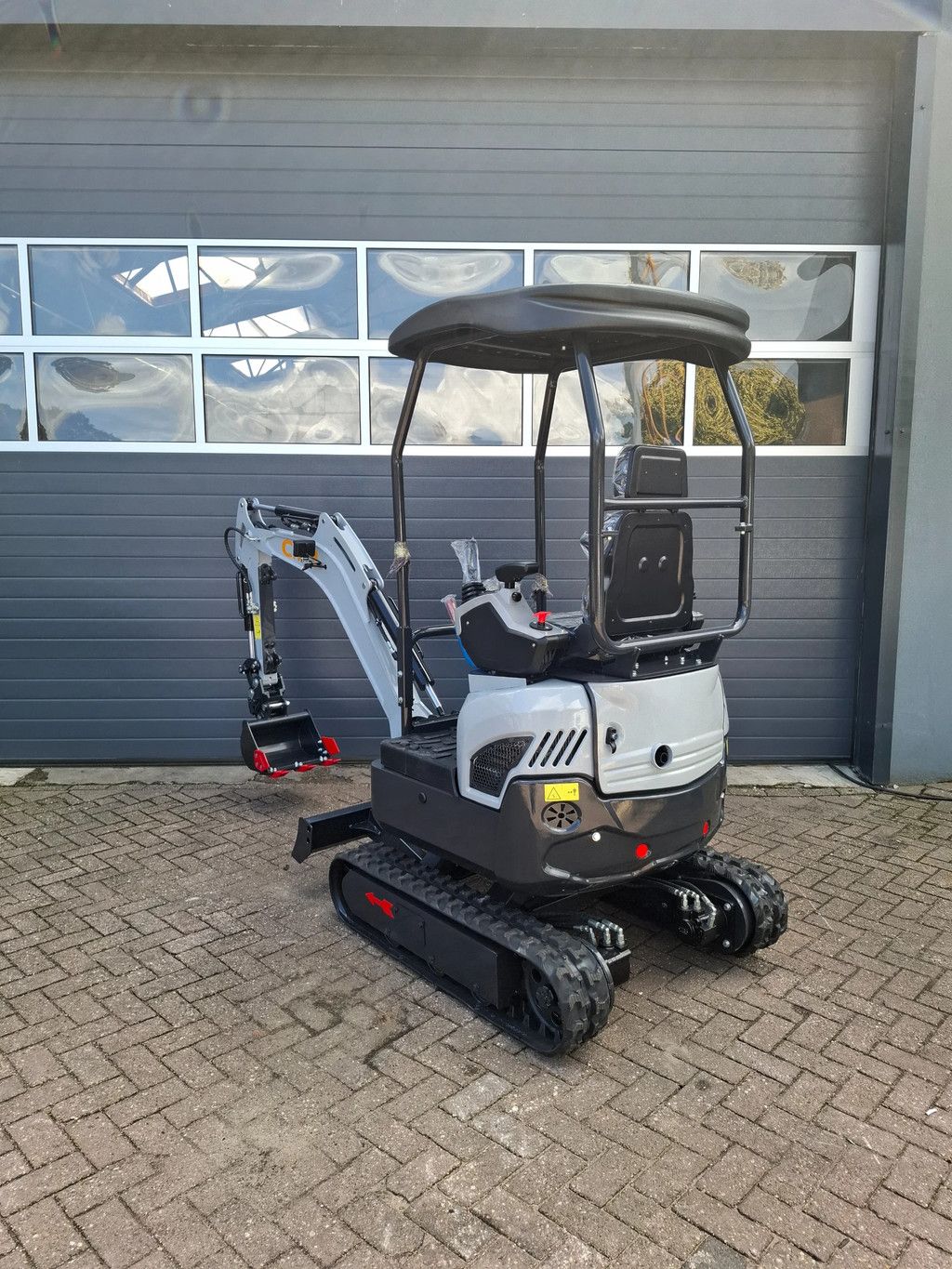 CMH F15ZSK 1.5 tons Minigraver motor kubota / koop