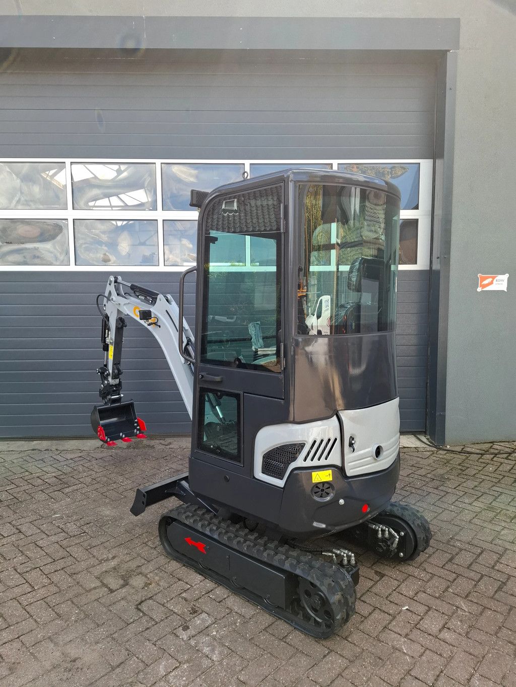 CMH F15ZSKC1.5 tons Minigraver motor kubota D722