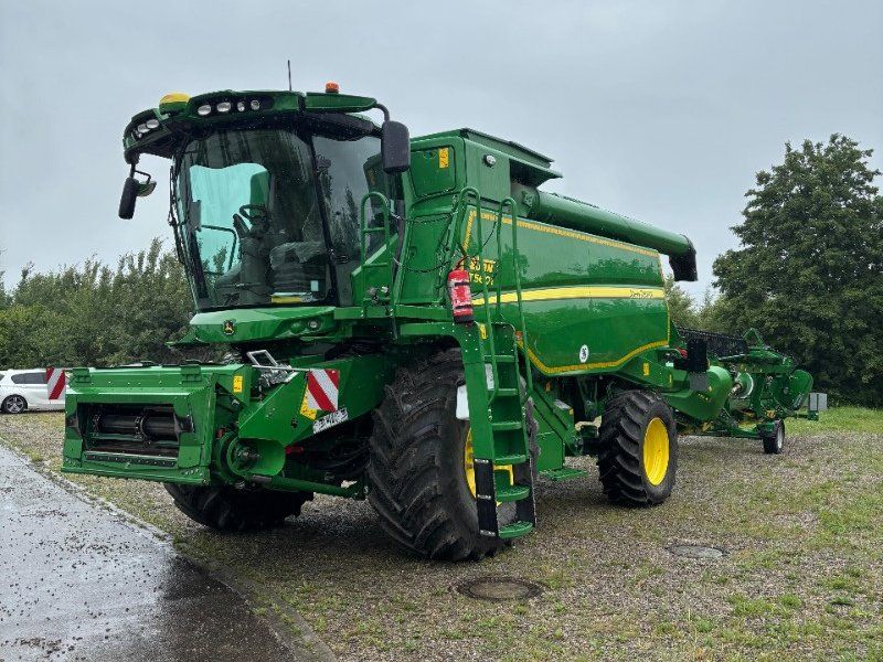 John Deere T560