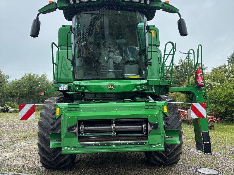 John Deere T560