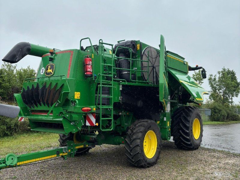 John Deere T560