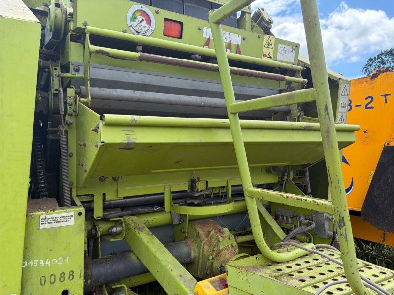 Claas Presse à balles rondes VARIANT180 .