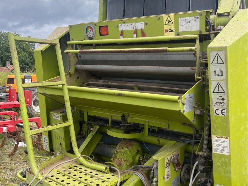 Claas Presse à balles rondes VARIANT180 .