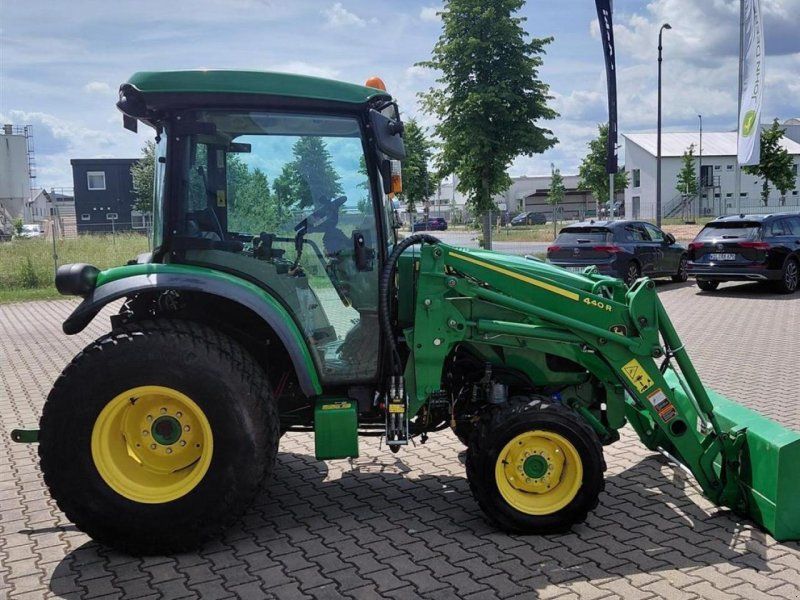 John Deere 4052R