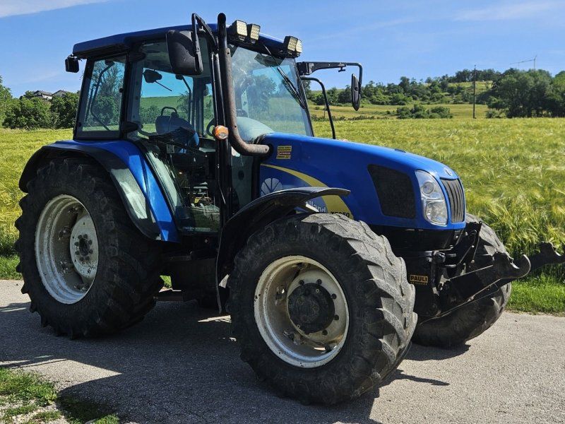 New Holland T5050