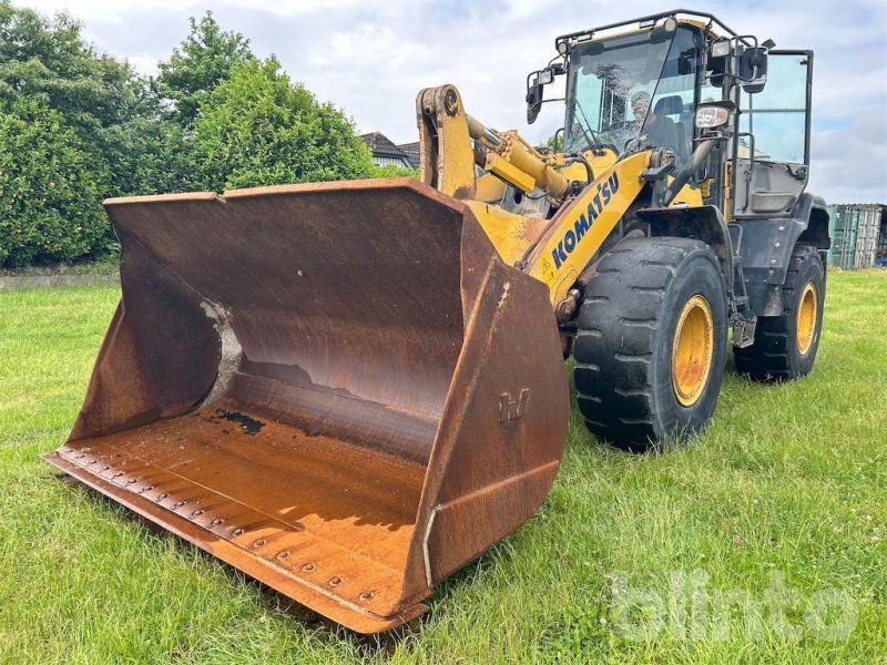 Komatsu WA320-8