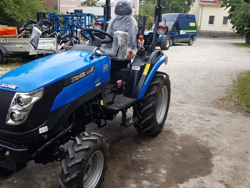 Solis 26 9+9 Shuttle XL + Allrad + Radial-Bereifung LAGERAKTION Baujah