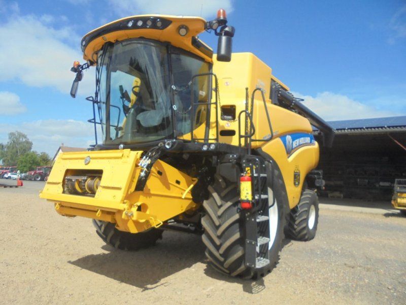 New Holland CR7-80