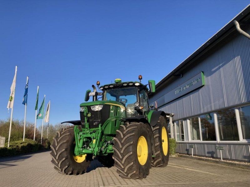 John Deere 6R215