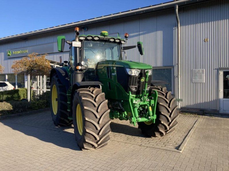 John Deere 6R215