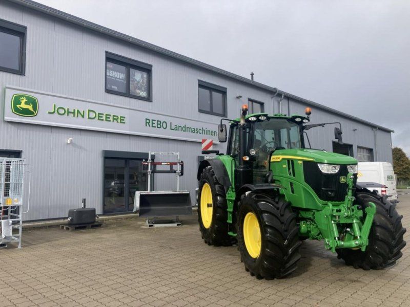 John Deere 6M240