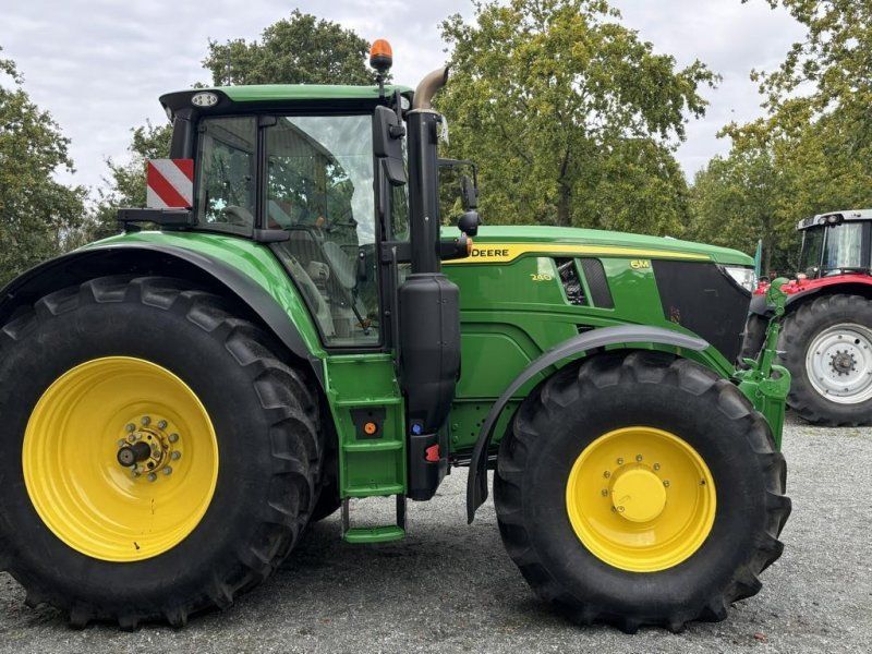 John Deere 6M240