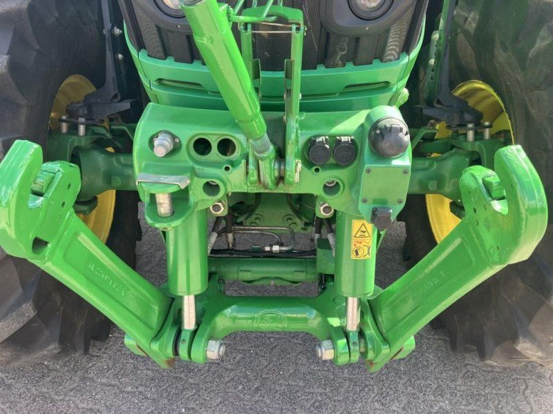 John Deere 6175R