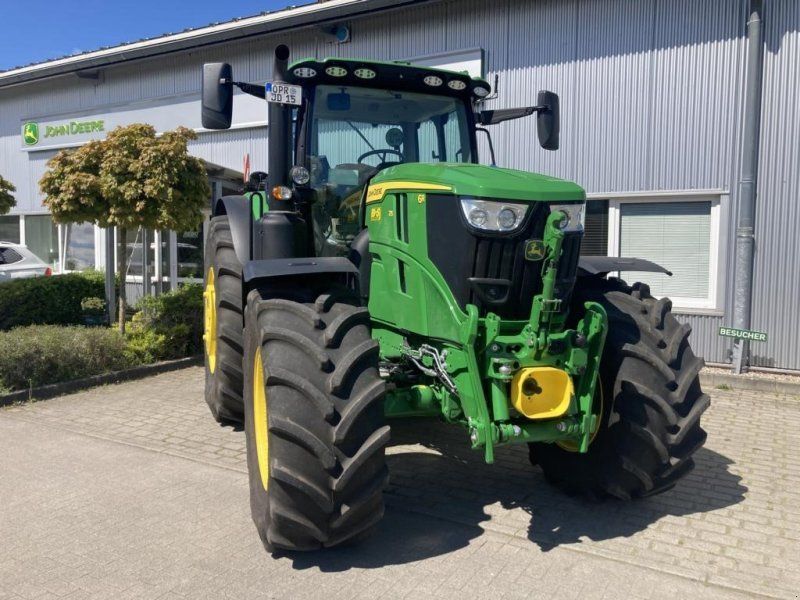 John Deere 6R215