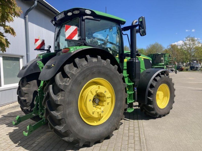 John Deere 6R215