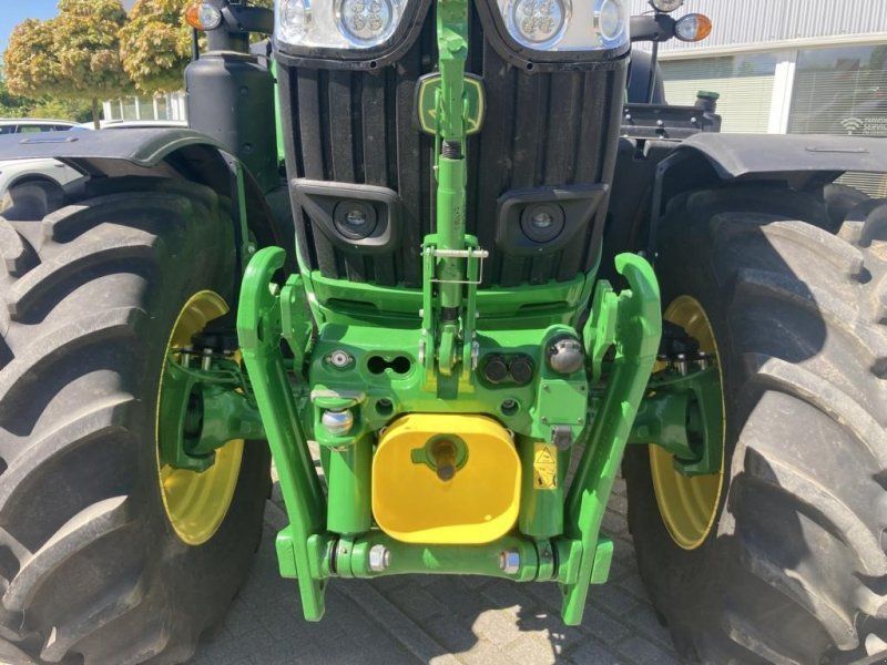 John Deere 6R215