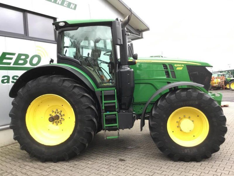 John Deere 6250R