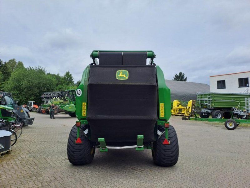 John Deere V461R