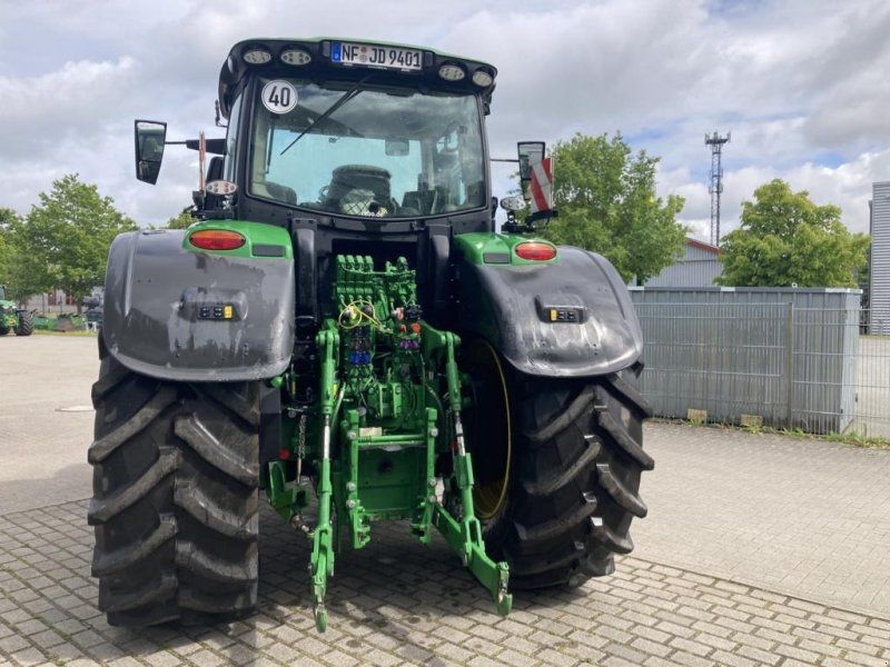 John Deere 6R230