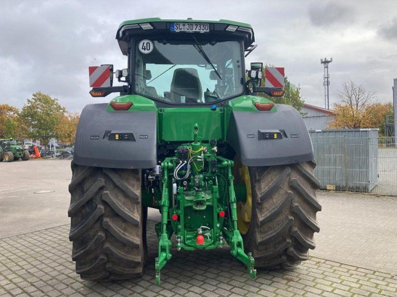 John Deere 7R330