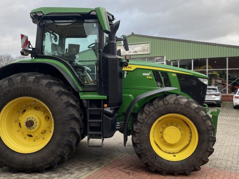 John Deere 7R330