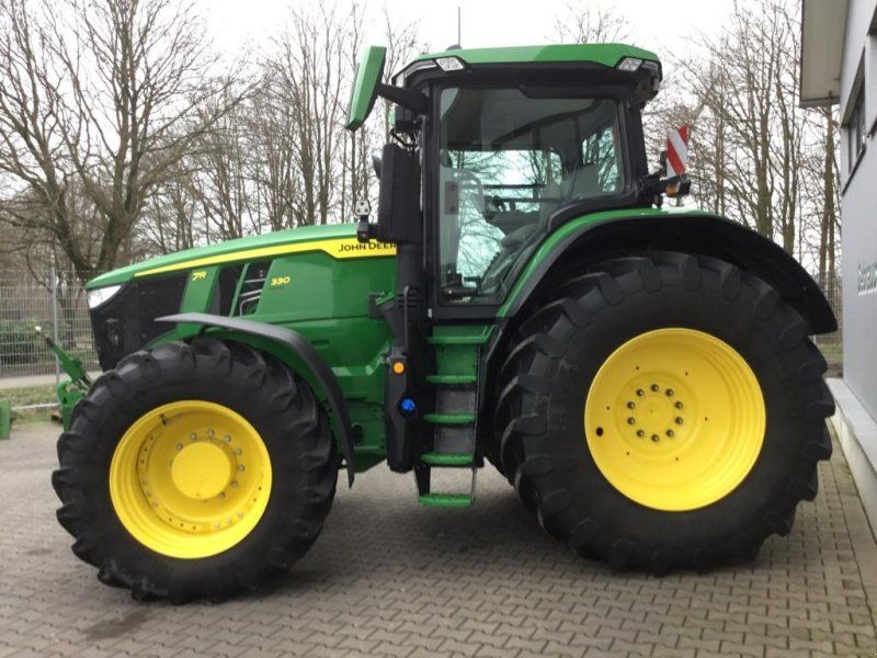 John Deere 7R330