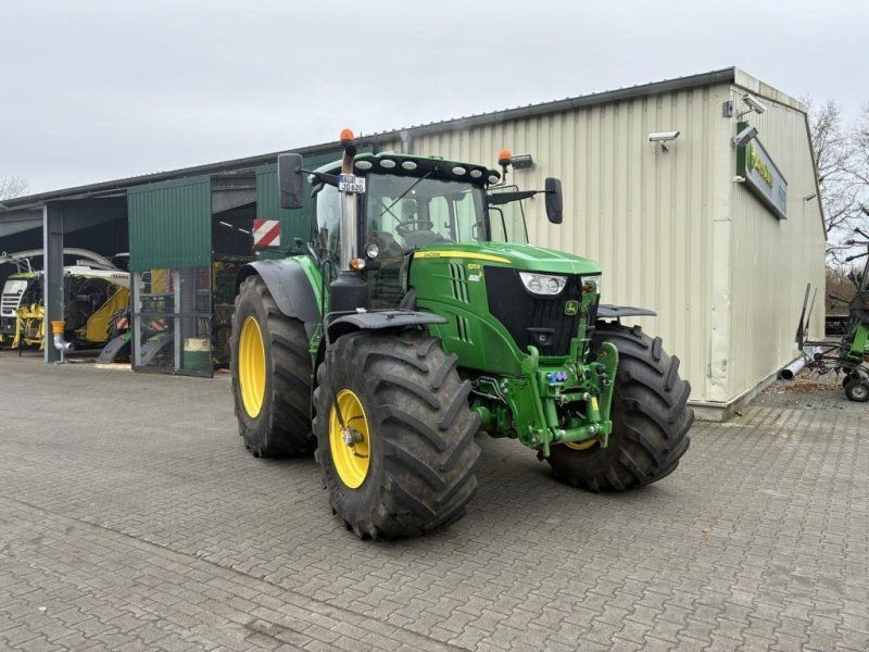 John Deere 6215R