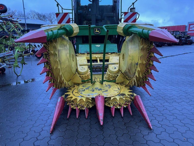 John Deere 7300