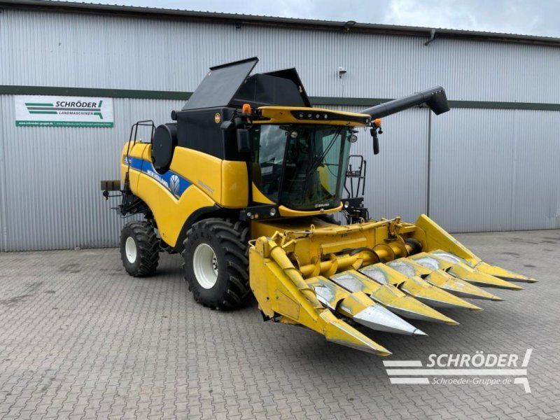New Holland CX5.90 4WD + VARIFEED 20V + MAISPFLÜCKER