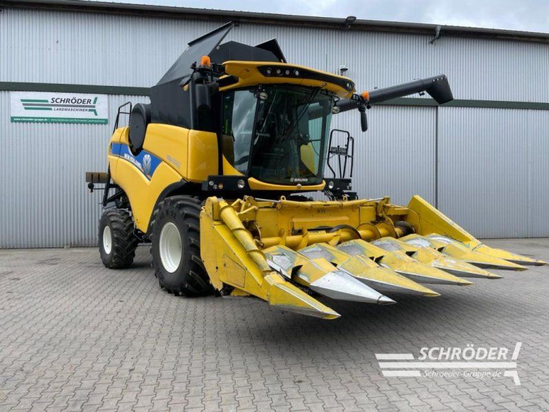 New Holland CX5.90 4WD + VARIFEED 20V + MAISPFLÜCKER