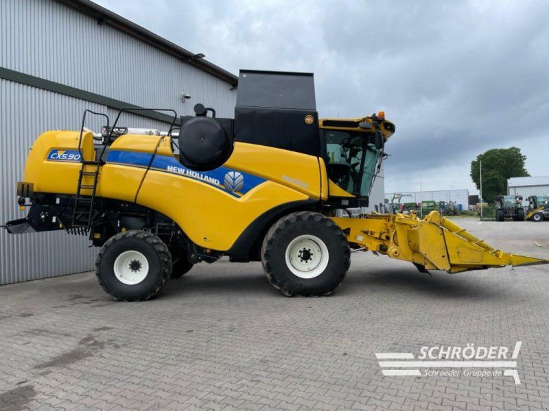 New Holland CX5.90 4WD + VARIFEED 20V + MAISPFLÜCKER
