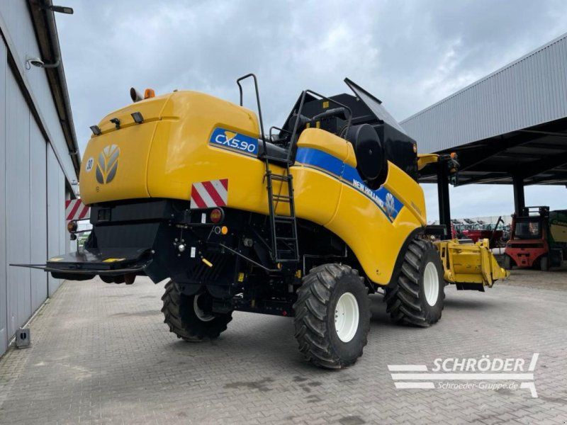 New Holland CX5.90 4WD + VARIFEED 20V + MAISPFLÜCKER
