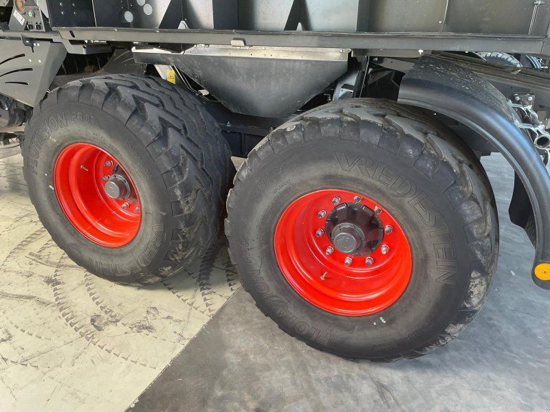 Claas Quadrant 5200 FC