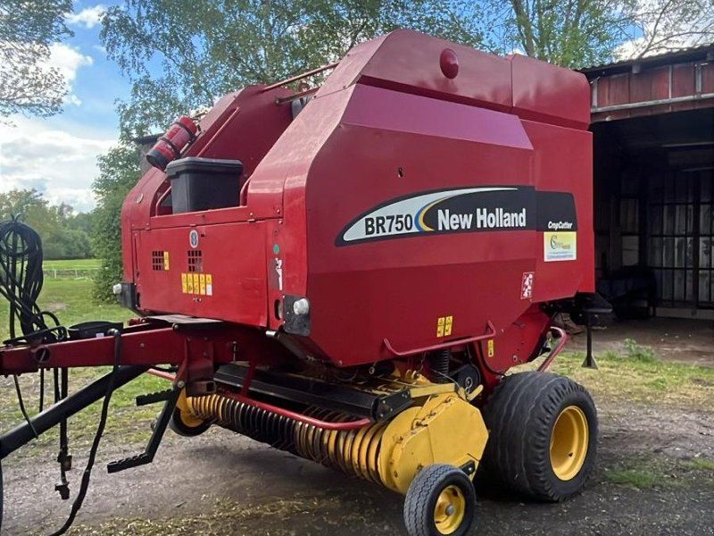 New Holland BR 750