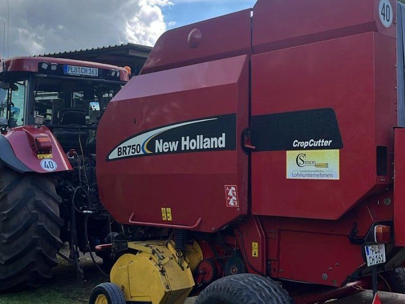 New Holland BR 750