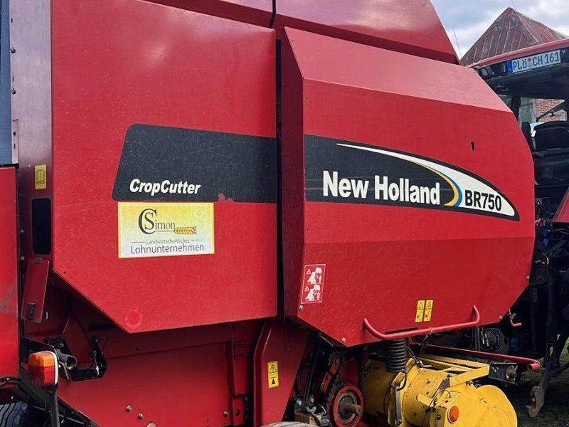 New Holland BR 750