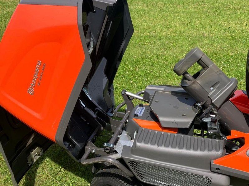 Husqvarna RC 320Ts AWD mit 112cm Mähdeck 81h