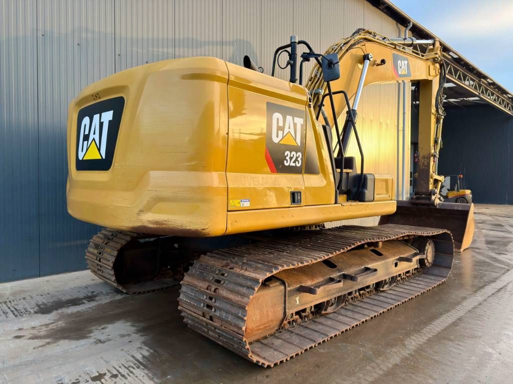 CAT 323 07B