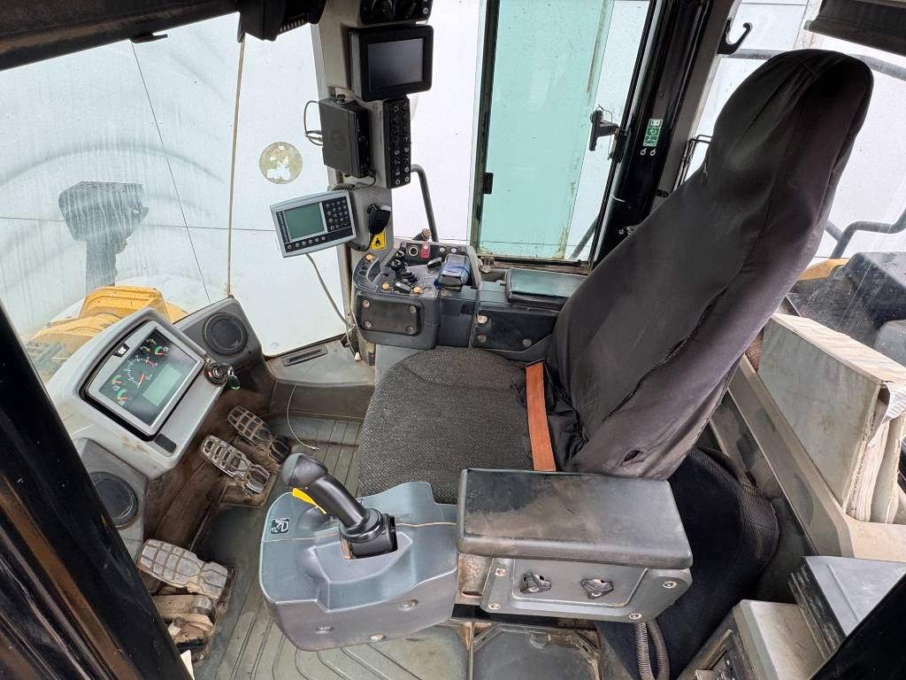 CAT 972M - Weight System / Backup Camera
